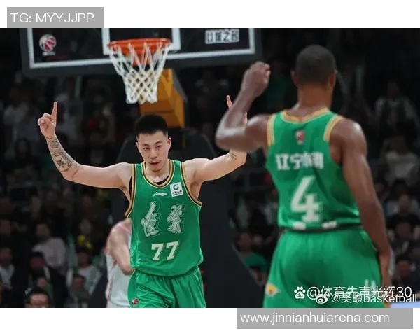 费尔斯半场表现惊艳6投5中三分球完美3中3贡献13分外加4篮板1助攻4抢断