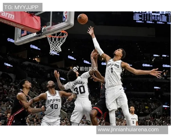 文班亚马表现平平17投7中仅得18分6篮板正负值惨淡18引发热议 文班亚马表现平平17投7中仅得18分6篮板正负值惨淡18引发热议