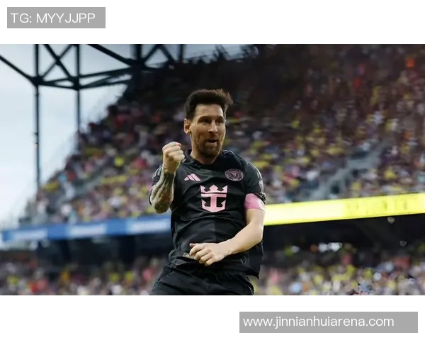 梅西在补时阶段单刀突袭被迅速回追的防守球员成功破坏