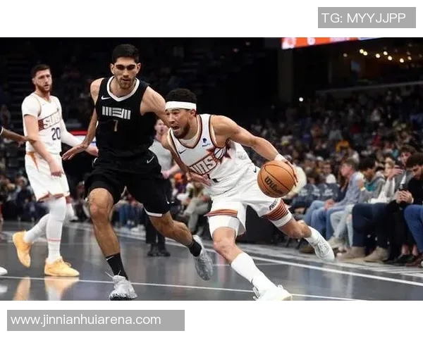 布克谈新赛季期待与责任感受领袖角色的重要性与挑战 布克谈新赛季期待与责任感受领袖角色的重要性与挑战