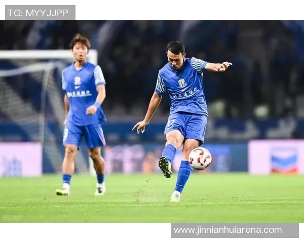 广岛外援半场结束后挑衅高天意引发双方冲突场面火爆 广岛外援半场结束后挑衅高天意引发双方冲突场面火爆