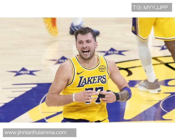 詹姆斯称赞东契奇身体状态出色有助于赛后恢复表现提升